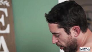 Hot - Sam Ledger lutscht den Aaron seines Freundes Elias' Schwanz wird dann von Jay Stroke in den Arsch gefickt