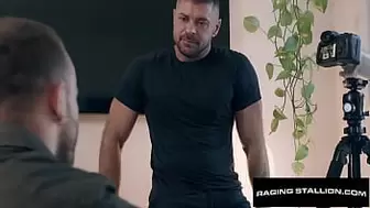 Tatted Hunk Dicks Down Stud