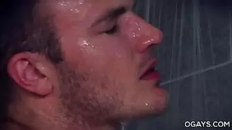 Tattooed stud fucks his friend in the locker room