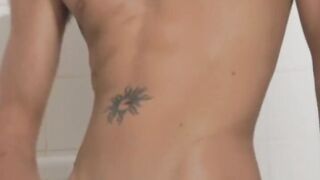 Kirk Cummings Fingers His Ass