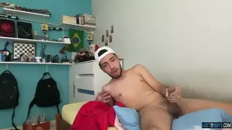 Latino amateur Henry Lynes jerks off dick in private video