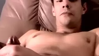 Homosexual receives handjob and blowjob from amateur pervert