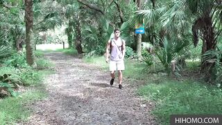 A fast and effective blowjob threesome in the woods