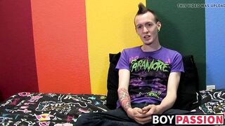 Punk rock twink Chris Jett masturbates and cums