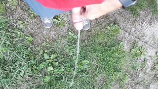 Cicci77 is without panties and Pedro is cold, but he still comes out of his warm habitat to make pee !!